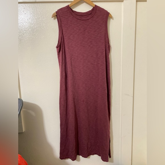 Universal thread womens burgundy sleeveless T-shirt dress midi - Picture 2 of 4